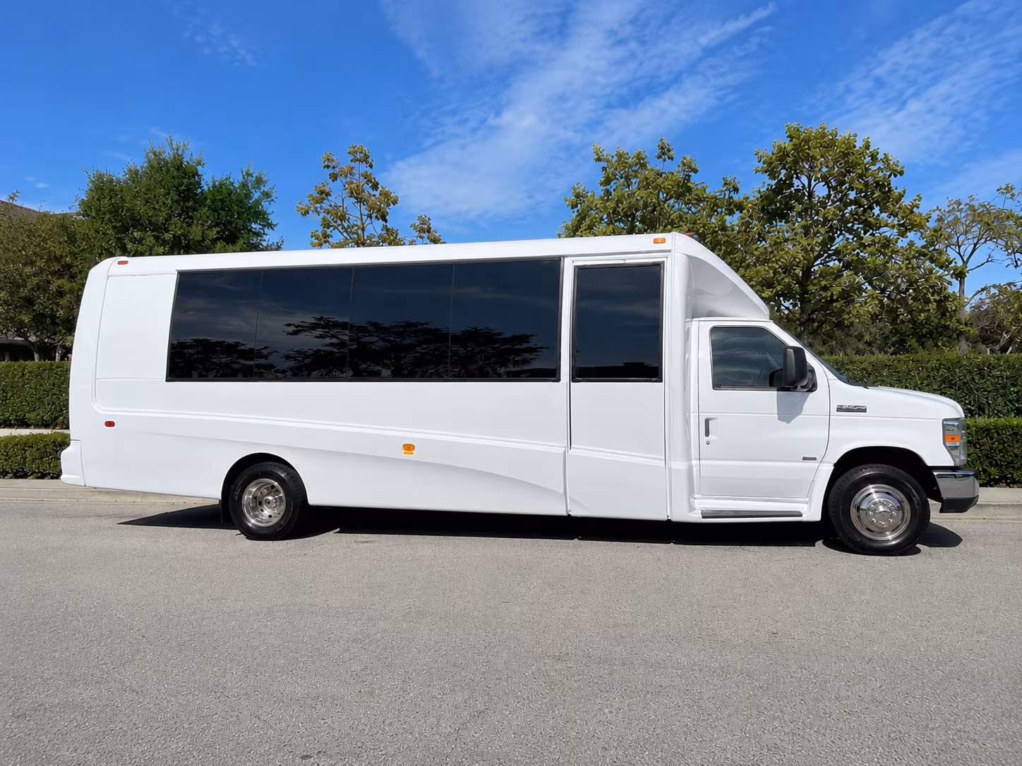corporate airport transfer buses between lowell and boston logan bos