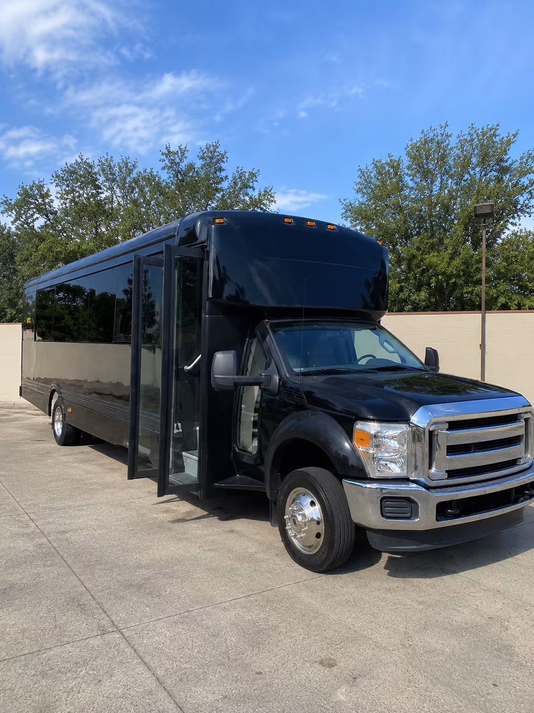lowell 20 passenger party bus